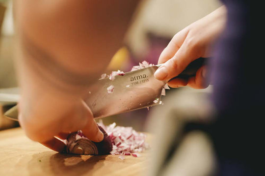 Kitchen knife and shallot chiseling